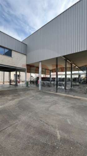 Armazém Comercial em Olhão com 1.850 m² de terreno e Área coberta / implantação: 815 m²