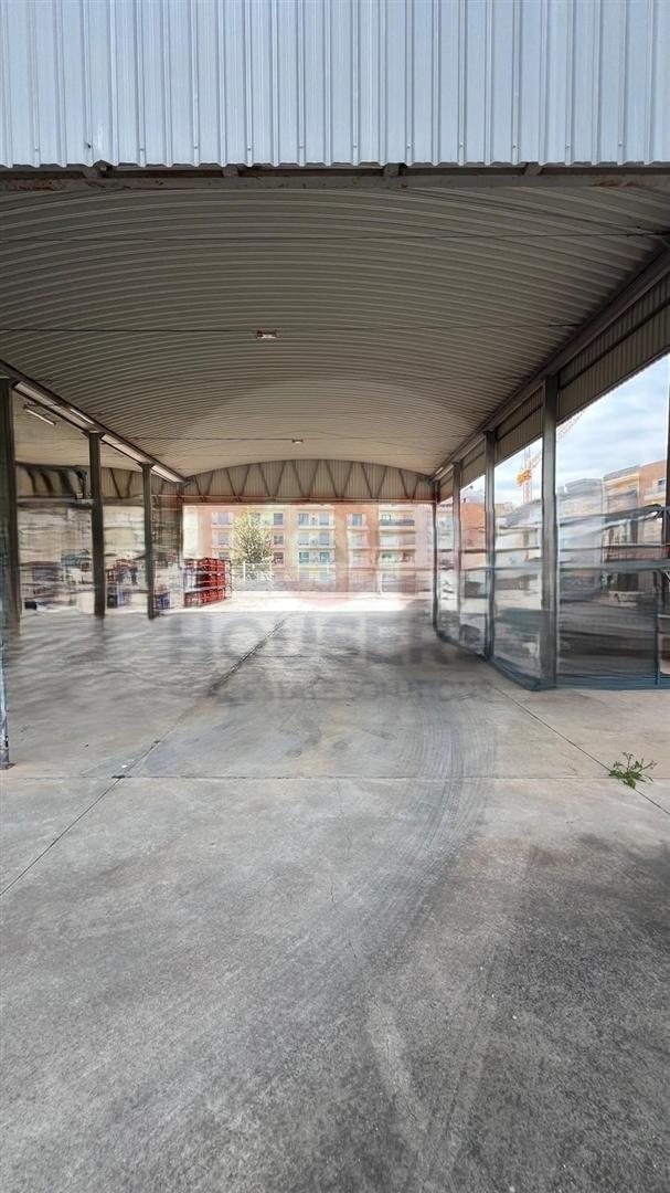 Armazém Comercial em Olhão com 1.850 m² de terreno e Área coberta / implantação: 815 m²