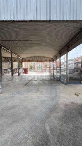 Armazém Comercial em Olhão com 1.850 m² de terreno e Área coberta / implantação: 815 m²