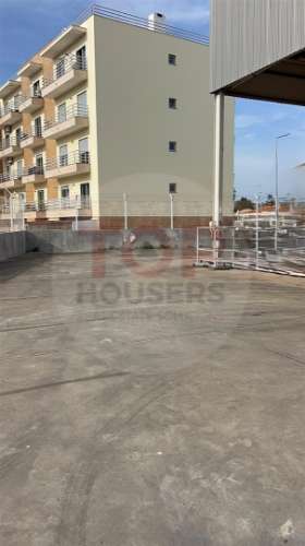 Armazém Comercial em Olhão com 1.850 m² de terreno e Área coberta / implantação: 815 m²