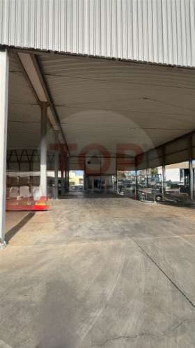 Armazém Comercial em Olhão com 1.850 m² de terreno e Área coberta / implantação: 815 m²