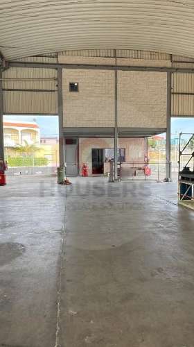 Armazém Comercial em Olhão com 1.850 m² de terreno e Área coberta / implantação: 815 m²