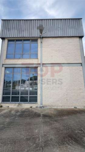 Armazém Comercial em Olhão com 1.850 m² de terreno e Área coberta / implantação: 815 m²