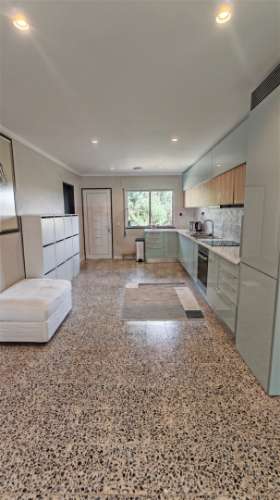 Moradia T3 + T1 com garagem e espaço exterior.
