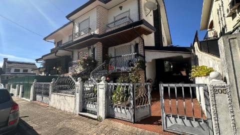Moradia Geminada T6 Venda em Gondomar (São Cosme), Valbom e Jovim,Gondomar