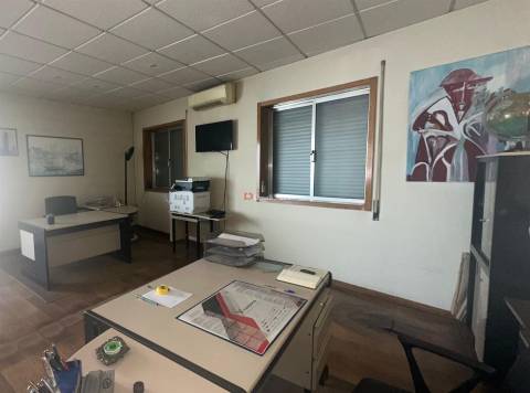 Armazém, Industria em Oliveira do Douro