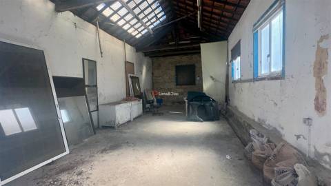 Armazém, Industria em Oliveira do Douro