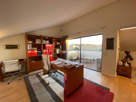 Moradia de Luxo T-3 à praia da Madalena