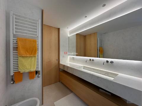 Moradia de Luxo T-3 à praia da Madalena