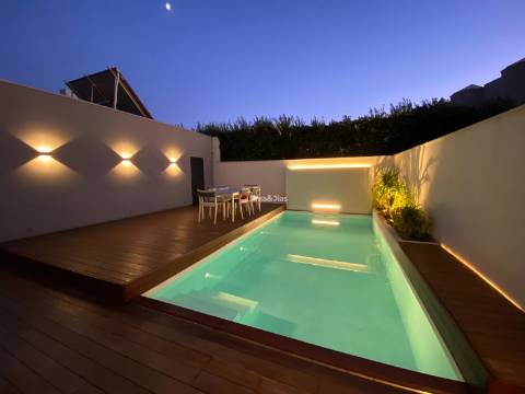 Moradia de Luxo T-3 à praia da Madalena