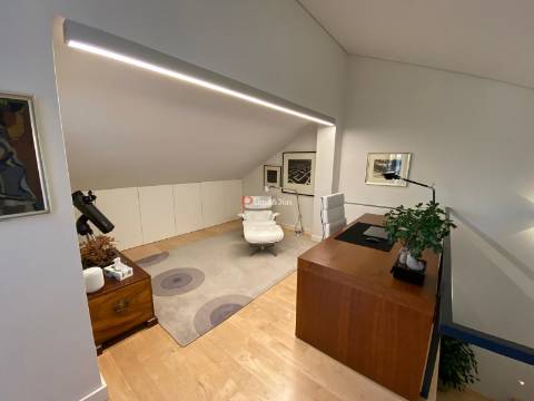 Moradia de Luxo T-3 à praia da Madalena