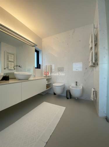 Moradia de Luxo T-3 à praia da Madalena