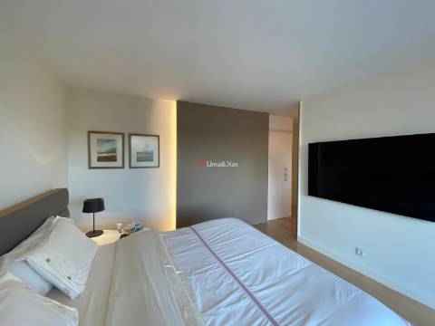 Moradia de Luxo T-3 à praia da Madalena