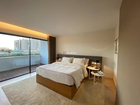 Moradia de Luxo T-3 à praia da Madalena