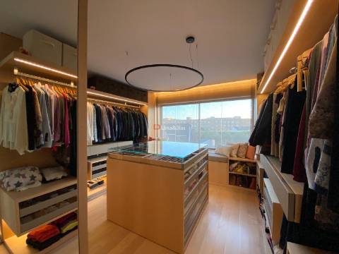 Moradia de Luxo T-3 à praia da Madalena