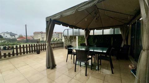 Apartamento T2 Venda em São Paio de Oleiros,Santa Maria da Feira