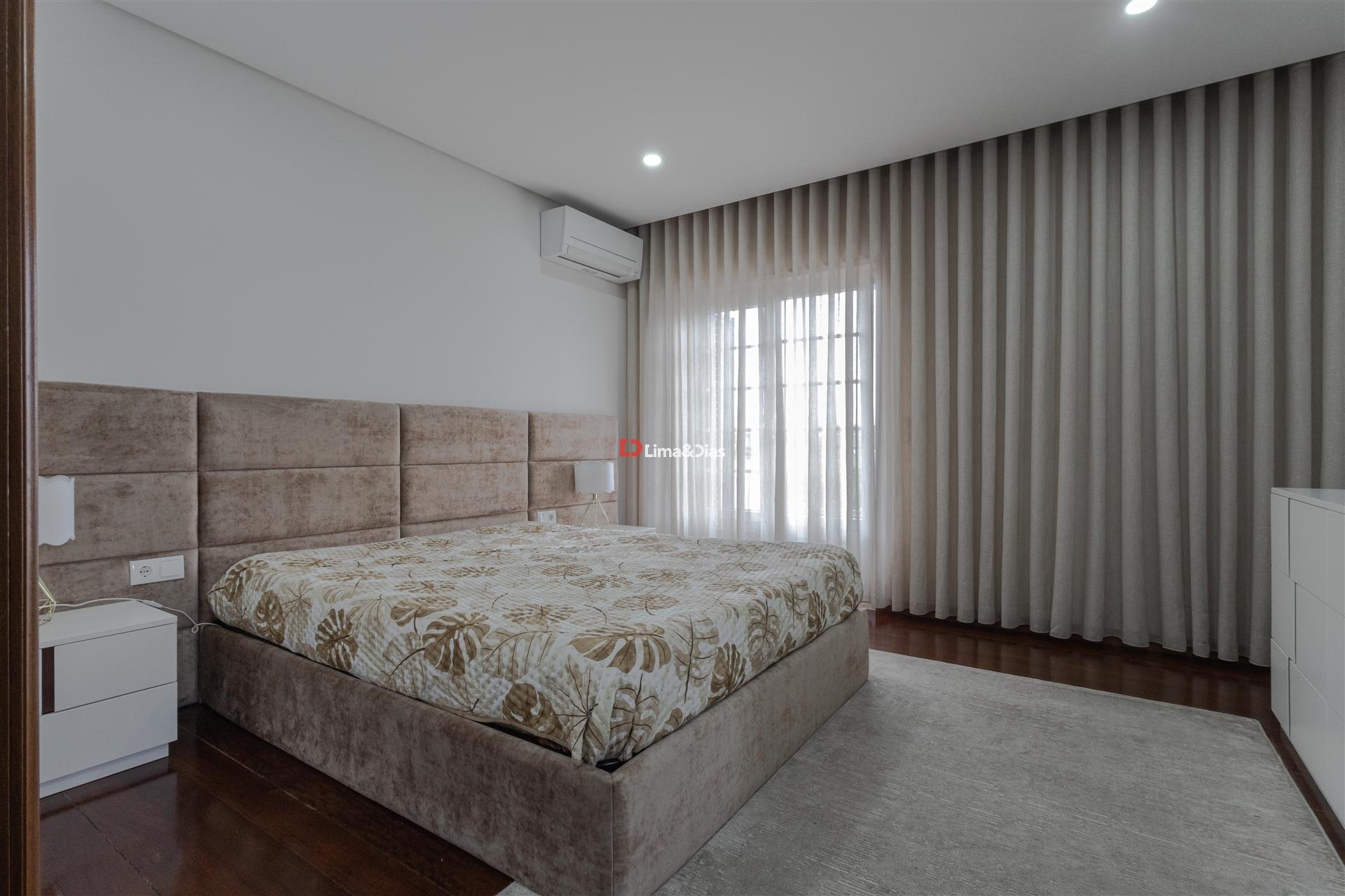 Moradia de Prestígio com Espaço, Conforto e Potencial Único