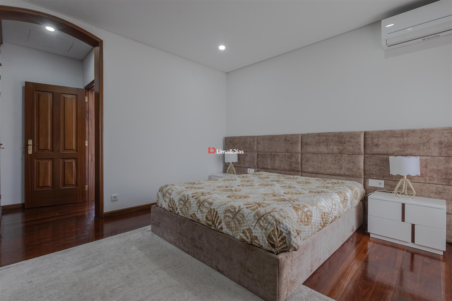Moradia de Prestígio com Espaço, Conforto e Potencial Único