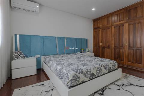 Moradia de Prestígio com Espaço, Conforto e Potencial Único