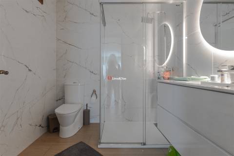 Moradia de Prestígio com Espaço, Conforto e Potencial Único