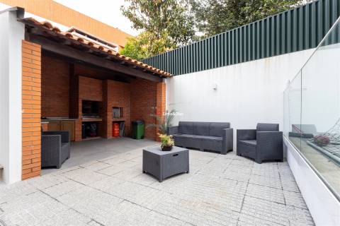 Moradia de Prestígio com Espaço, Conforto e Potencial Único