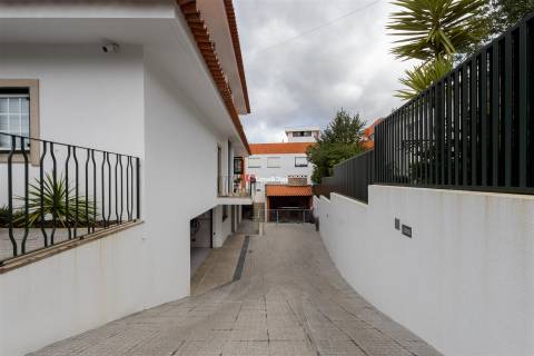 Moradia de Prestígio com Espaço, Conforto e Potencial Único