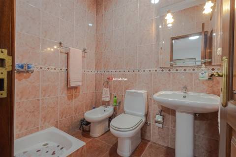 Moradia de Prestígio com Espaço, Conforto e Potencial Único