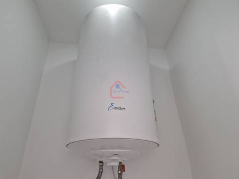 Apartamento T2 renovado na Praceta 1º de Maio, Monte Abrão em frente á estação dos comboios