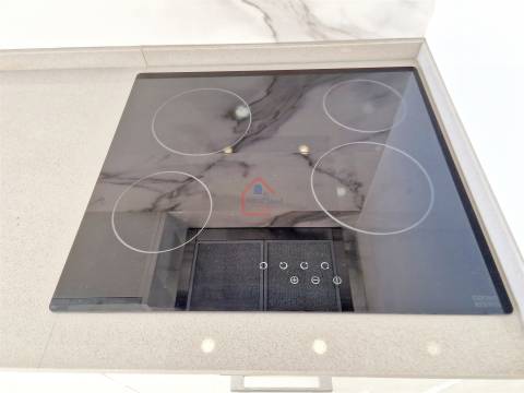 Apartamento T2 renovado na Praceta 1º de Maio, Monte Abrão em frente á estação dos comboios