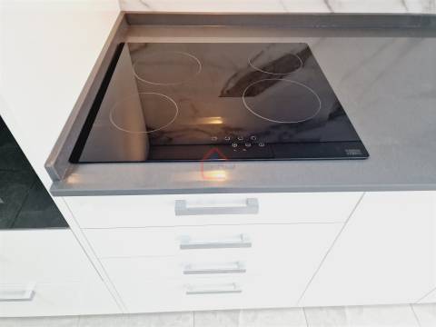 Apartamento T3 totalmente remodelado com Suíte e Arrecadação em Corroios-€267500