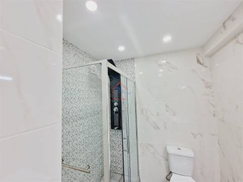 Apartamento T3 totalmente remodelado com Suíte e Arrecadação em Corroios-€267500