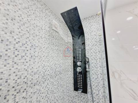 Apartamento T3 totalmente remodelado com Suíte e Arrecadação em Corroios-€267500