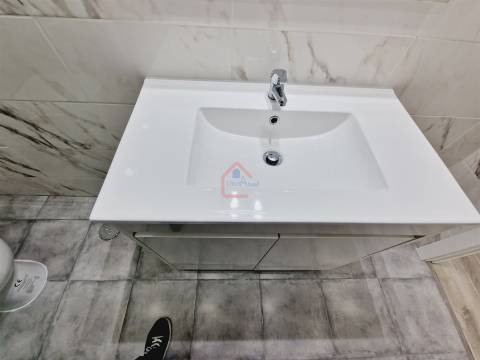 Apartamento T3 totalmente remodelado com Suíte e Arrecadação em Corroios-€267500