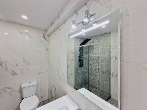 Apartamento T3 totalmente remodelado com Suíte e Arrecadação em Corroios-€267500