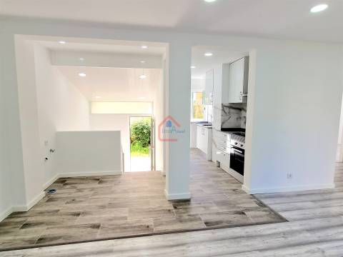 Apartamento T2 Venda em Rio de Mouro,Sintra