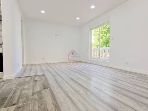 Apartamento T2 Venda em Rio de Mouro,Sintra