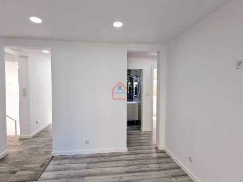 Apartamento T2 Venda em Rio de Mouro,Sintra