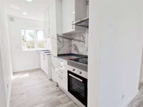 Apartamento T2 Venda em Rio de Mouro,Sintra