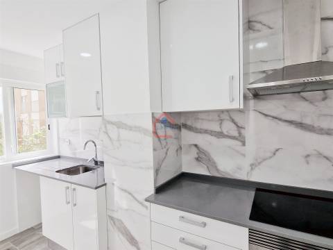 Apartamento T2 Venda em Rio de Mouro,Sintra