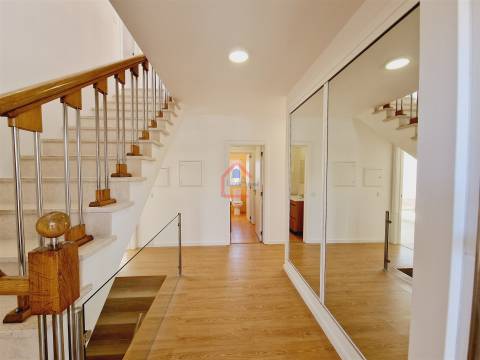 Moradia T4 Venda em Charneca de Caparica e Sobreda,Almada