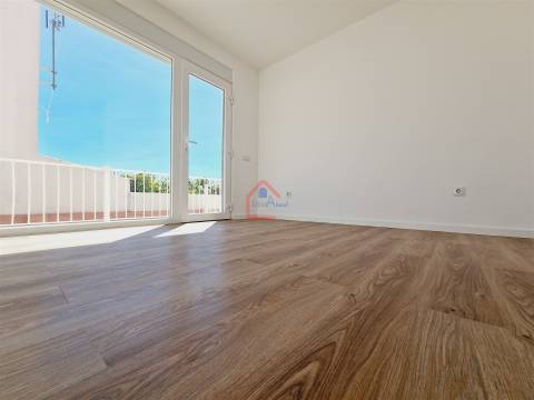 Moradia T4 Venda em Charneca de Caparica e Sobreda,Almada
