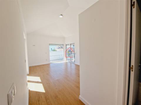 Moradia T4 Venda em Charneca de Caparica e Sobreda,Almada