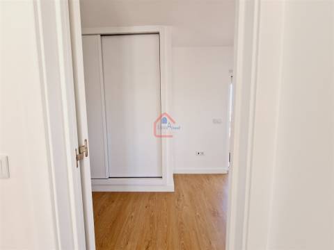 Moradia T4 Venda em Charneca de Caparica e Sobreda,Almada