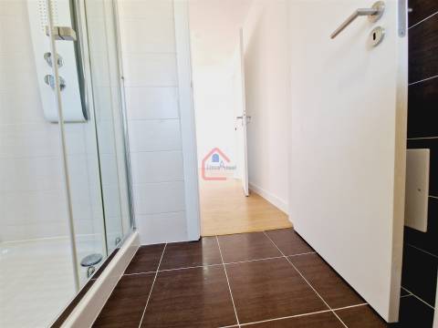 Moradia T4 Venda em Charneca de Caparica e Sobreda,Almada