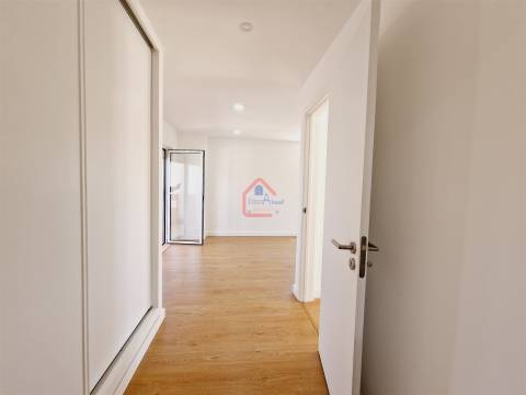 Moradia T4 Venda em Charneca de Caparica e Sobreda,Almada