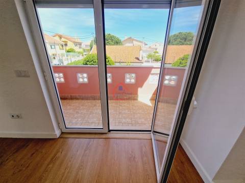 Moradia T4 Venda em Charneca de Caparica e Sobreda,Almada