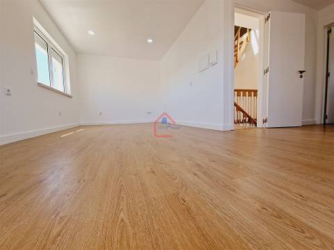 Moradia T4 Venda em Charneca de Caparica e Sobreda,Almada