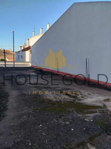 Moradia para reconstrução em Almeirim (ALM-274)