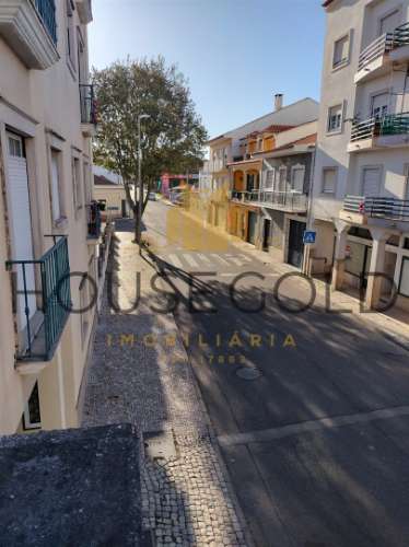 Moradia para reconstrução em Almeirim (ALM-274)