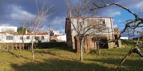 CPM20241 Moradia T2+1,  4 Frentes com + 900m2 em Avintes, Gaia,  próximo Parque Biológico Gaia